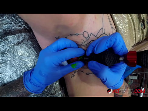 ❤️ Extrem tattooed Hottie Sully Savage krut en Tattoo op hirem Klitoris ❌ Fucking Video op lb.befuck-net.ru ❤